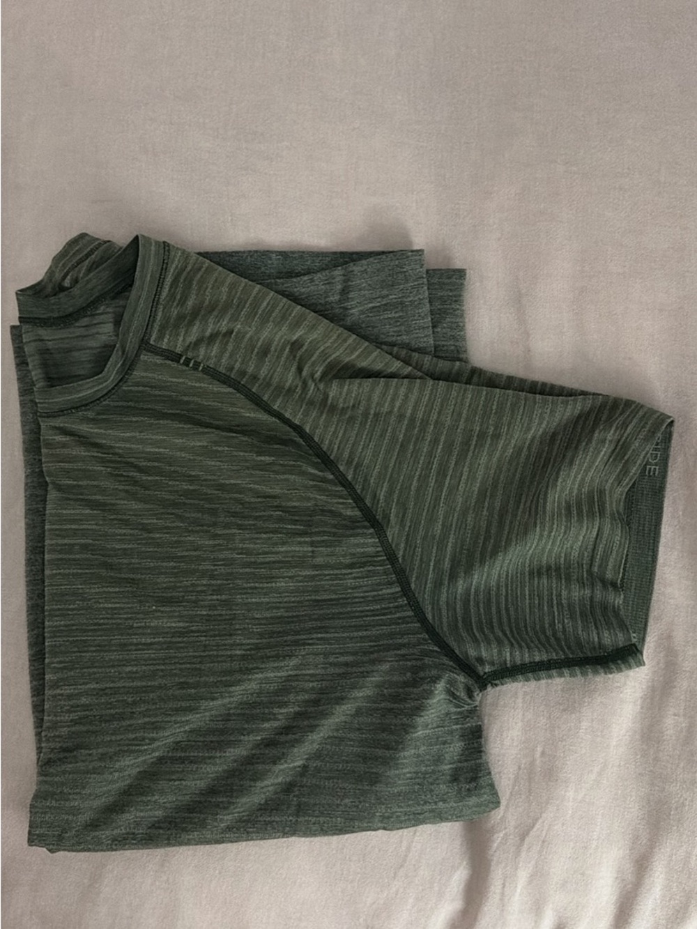 lululemon athletica Men's Heathered Olive Green Short Sleeve Tee